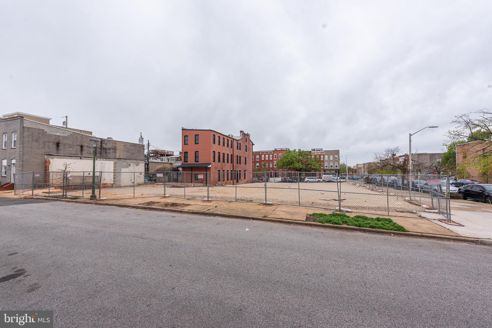 901 South Ellwood Avenue Baltimore, MD 21224 - Photo 6 of 17 a view of a city street with a building