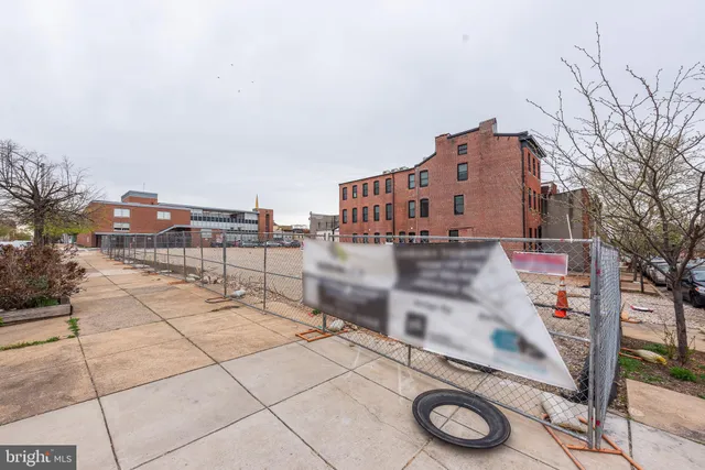 a black and white photo of a living room