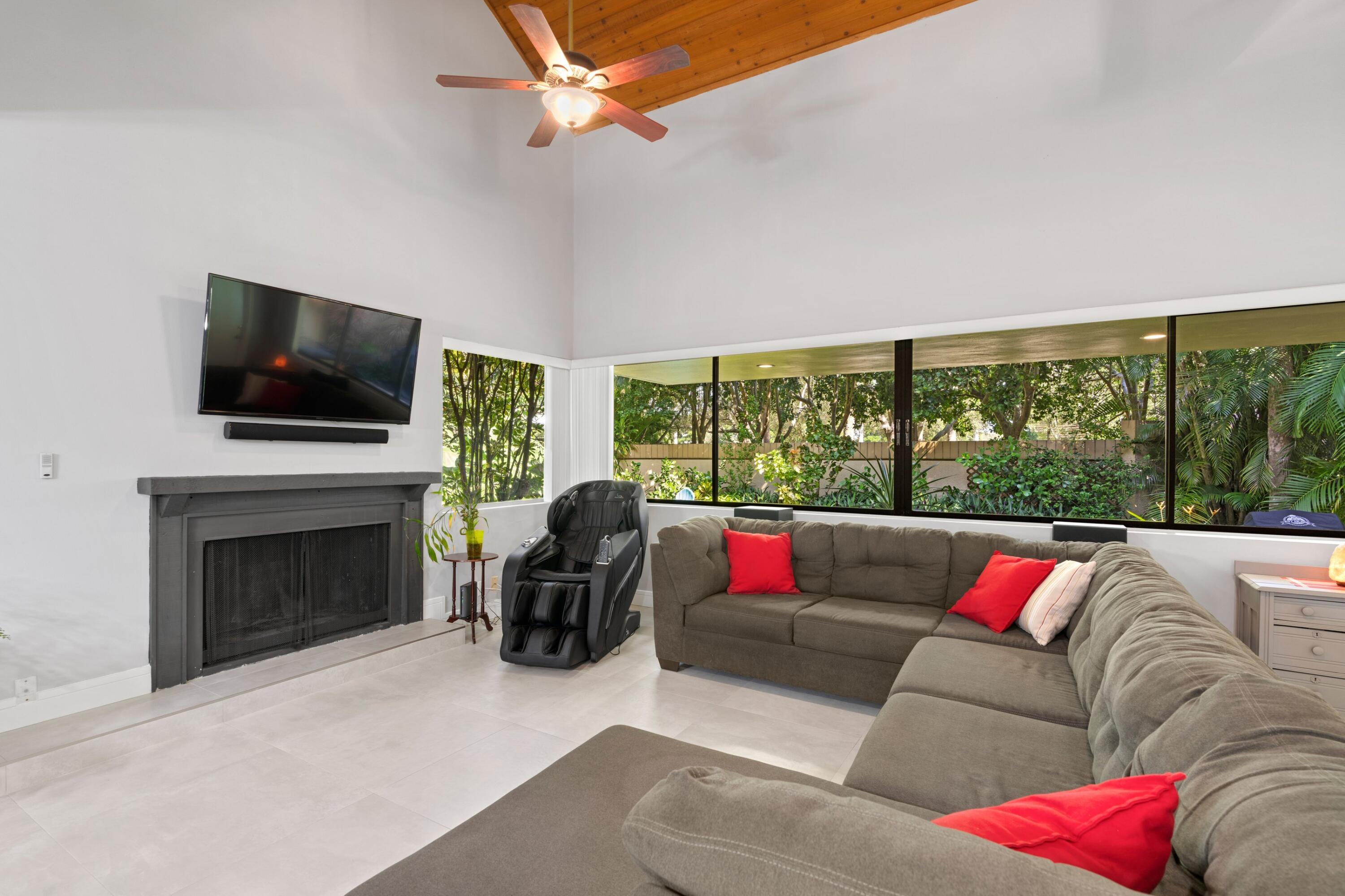 795 St Albans Drive Boca Raton, FL 33486 - Photo 9 of 35 Living