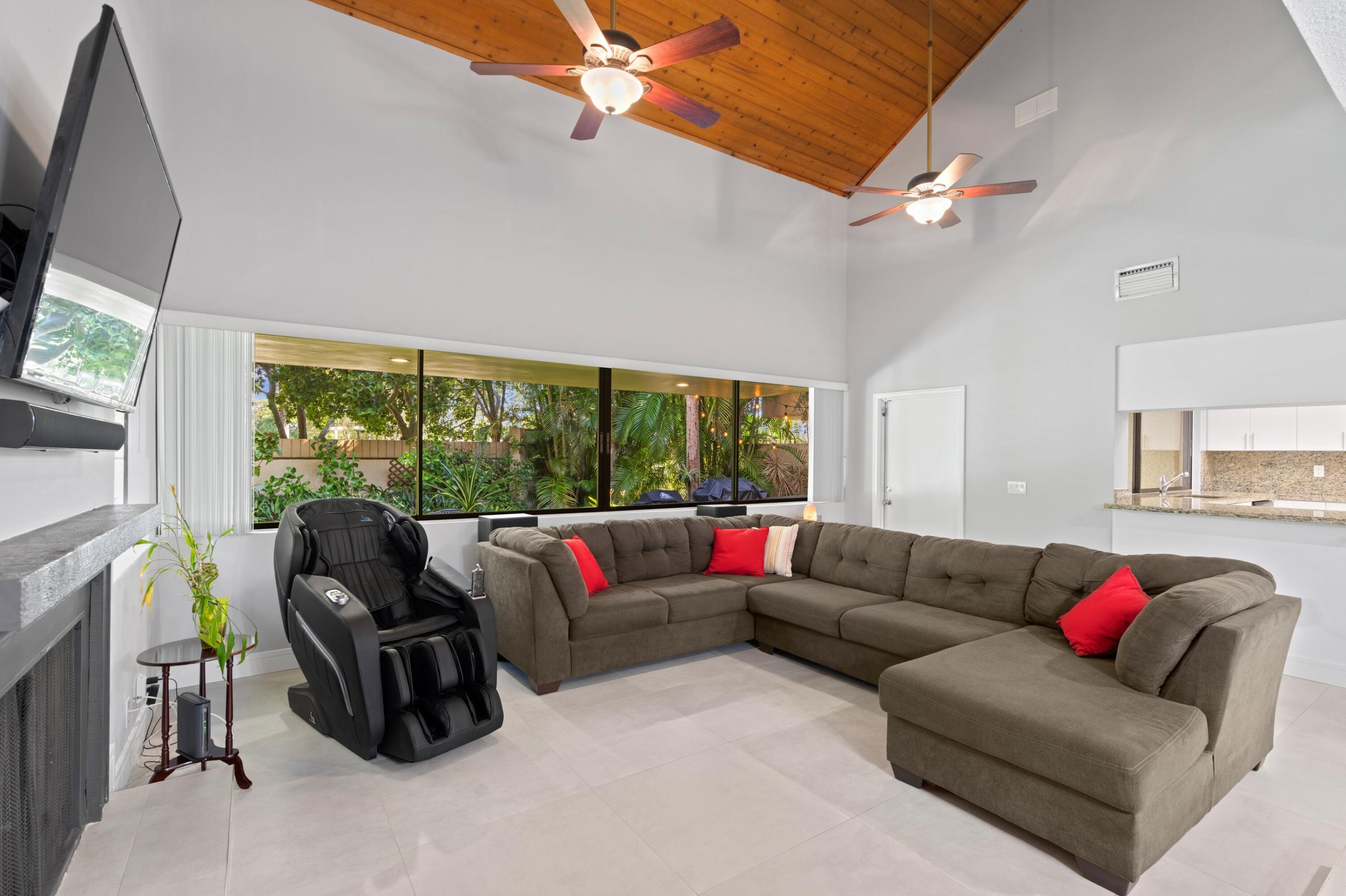 795 St Albans Drive Boca Raton, FL 33486 - Photo 10 of 35 Living