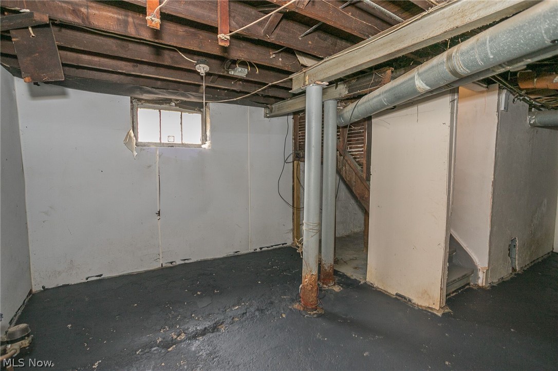 17018 Endora Road Cleveland, OH 44112 - Photo 30 of 33