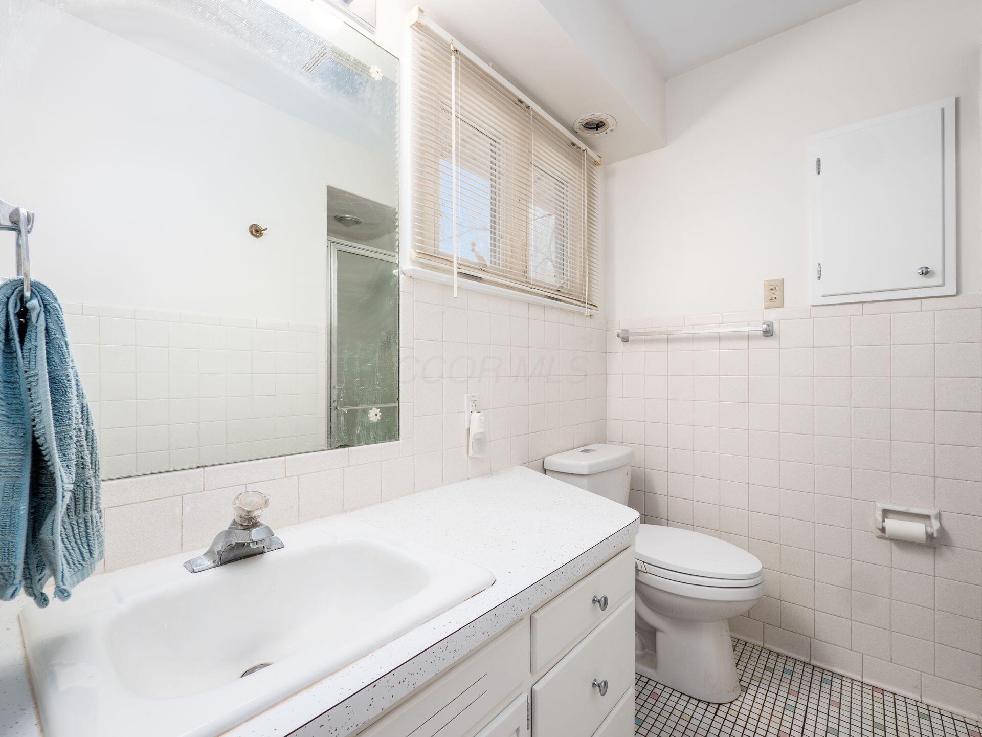 2252 Johnston Road Columbus, OH 43220 - Photo 27 of 50 Primary/Master Bath