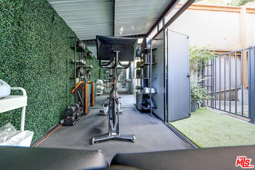 8326 Ridpath Drive Los Angeles, CA 90046 - Photo 35 of 40