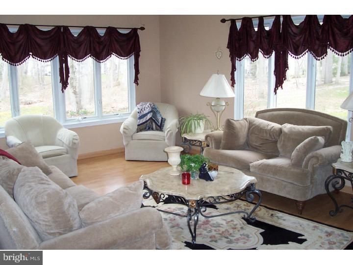 10 Spruce Road East Windsor, NJ 08520 - Photo 3 of 13 Living Room