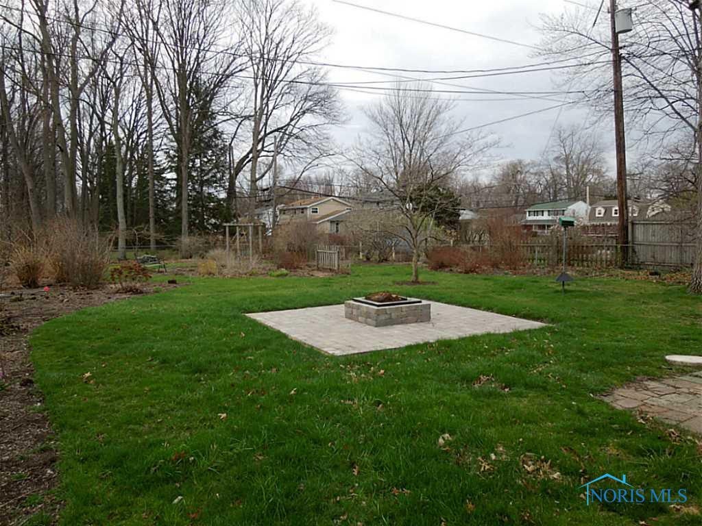 2717 Elmridge Road Toledo, OH 43613 - Photo 17 of 20 Backyard.