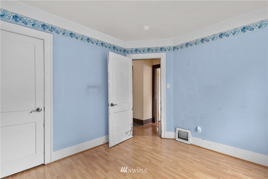 5069 Renton Avenue South Seattle, WA 98118 - Photo 22 of 40 a view of an empty room