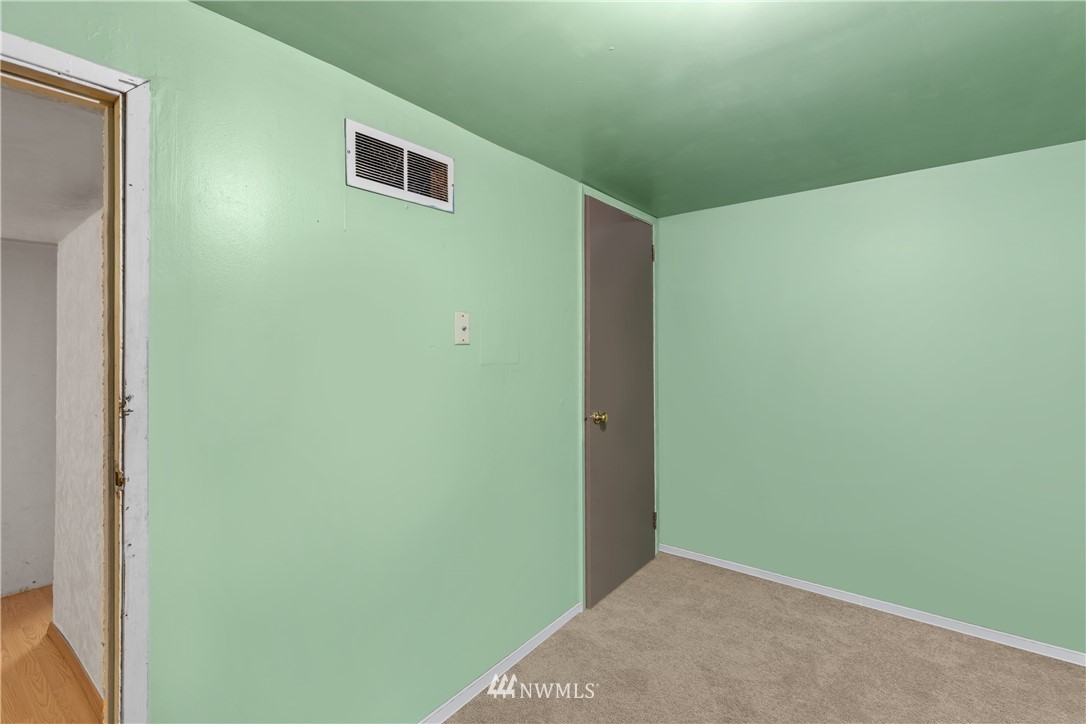 5069 Renton Avenue South Seattle, WA 98118 - Photo 30 of 40
