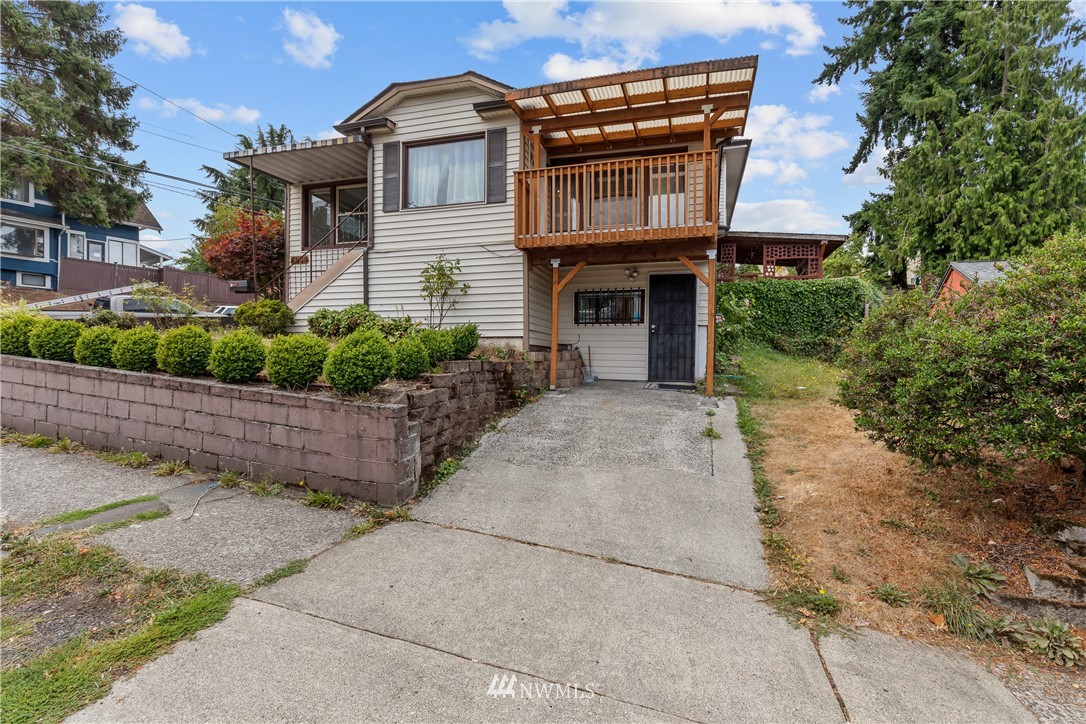 5069 Renton Avenue South Seattle, WA 98118 - Photo 40 of 40 a front view of a house with garden