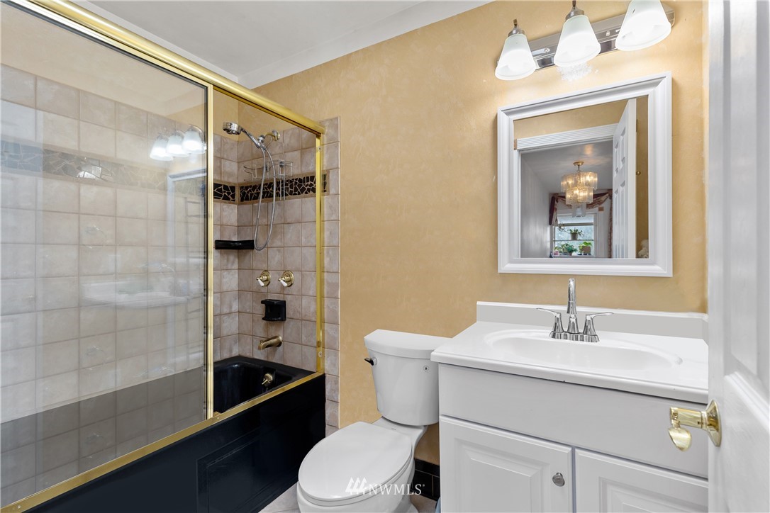 5069 Renton Avenue South Seattle, WA 98118 - Photo 5 of 40 a bathroom with a sink toilet and shower