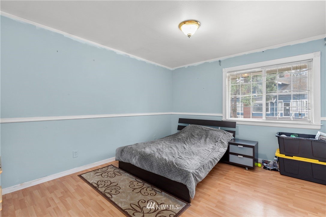 5069 Renton Avenue South Seattle, WA 98118 - Photo 6 of 40 a living room with a bed furniture and next to a window