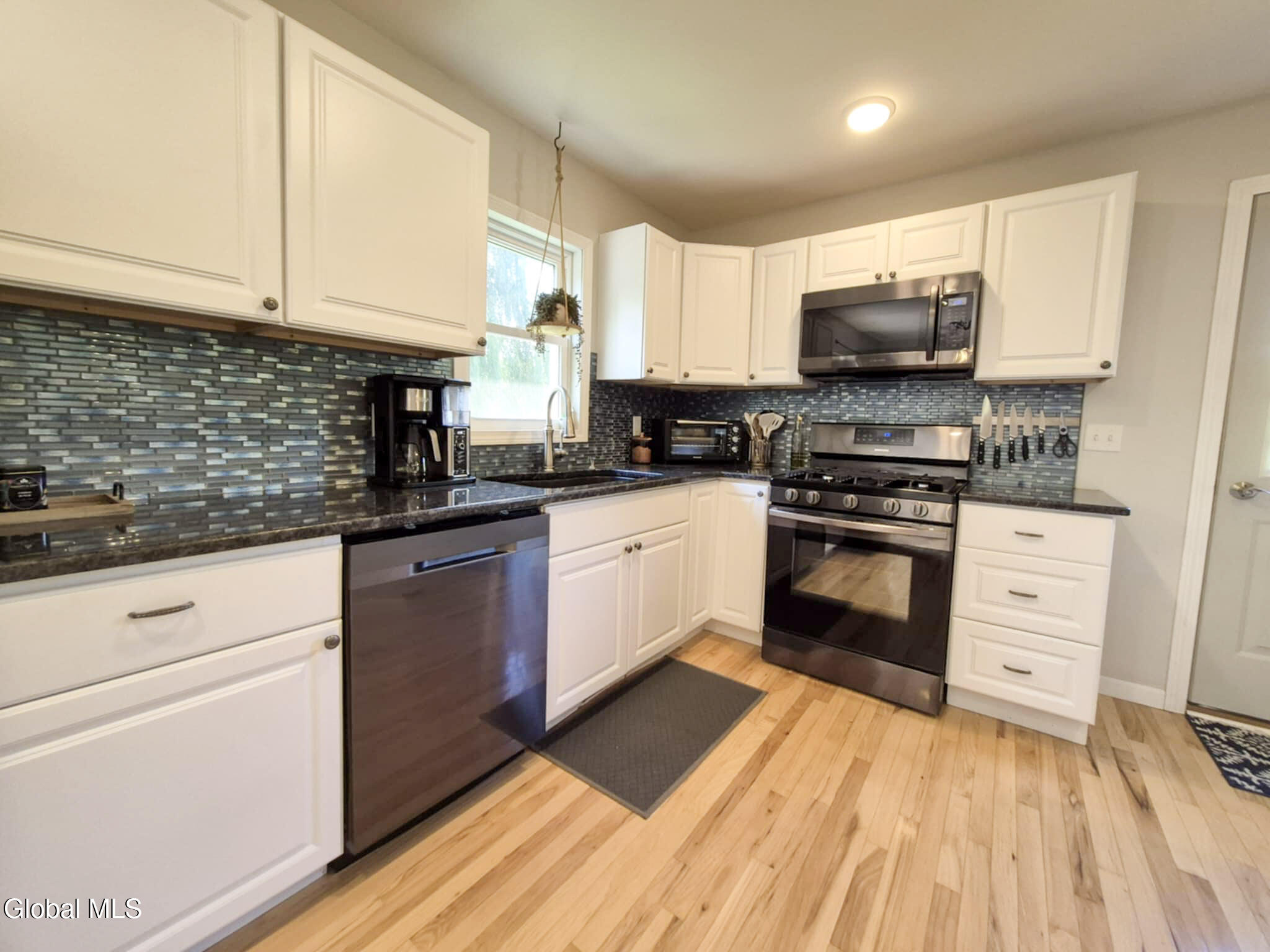 727 Dean Road Hudson Falls, NY 12839 - Photo 5 of 19 4ee0e244-ec97-4add-a844-15b87ca02399 (1)