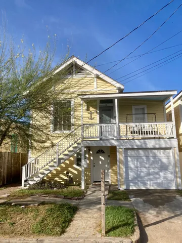 $1,500 | 817 10th Street, Unit UP, Galveston, TX 77550