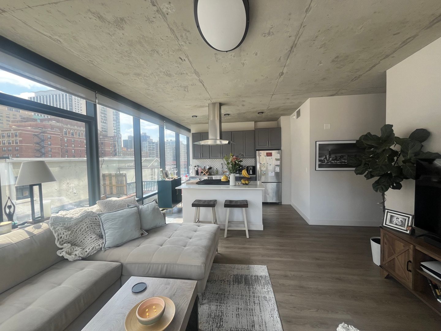 Undisclosed Address Chicago, IL 60657 - Photo 2 of 4