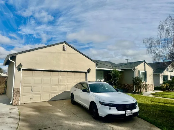 a view of house with backyard