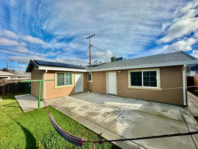 $749,000 | 609 Kettleman Lane, Lodi, CA 95240