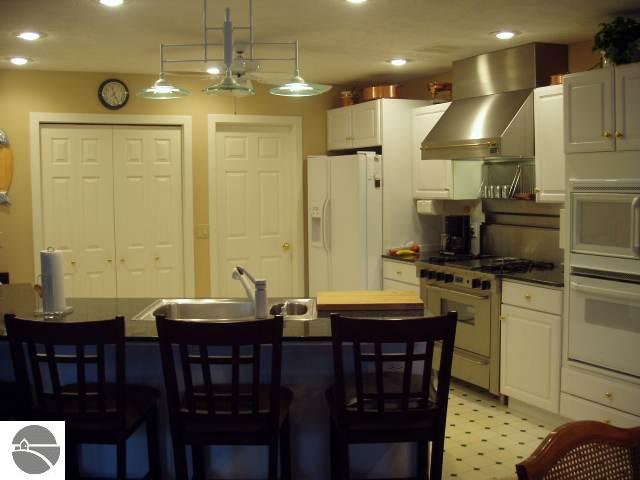 6532 Mission Ridge Traverse City, MI 49686 - Photo 3 of 9 1669774-2.JPG