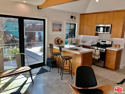 $8,250 | 4217 Irvine Avenue, Studio City, CA 91604
