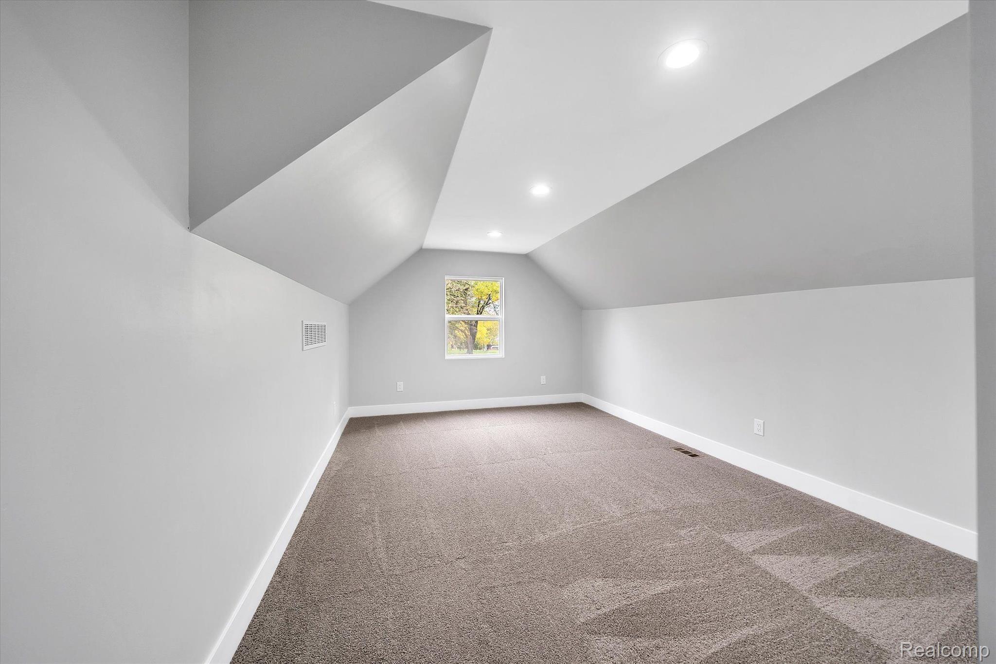 810 Pleasant Ridge Lake Orion, MI 48362 - Photo 27 of 41 Gallery Image 27