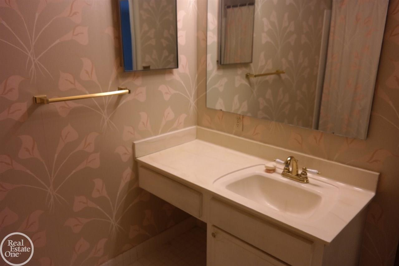 801 West Long Lake Road, Unit C4 Bloomfield Hills, MI 48302 - Photo 10 of 16
