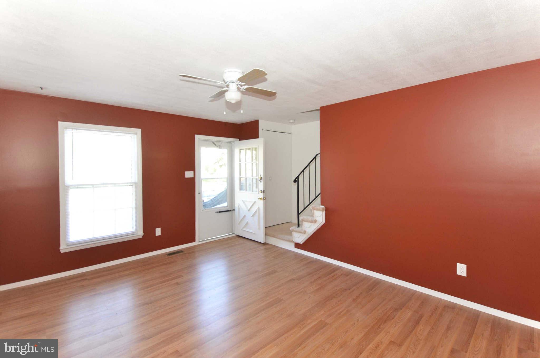 27 Colleton Court Baltimore, MD 21236 - Photo 2 of 30 Living Room