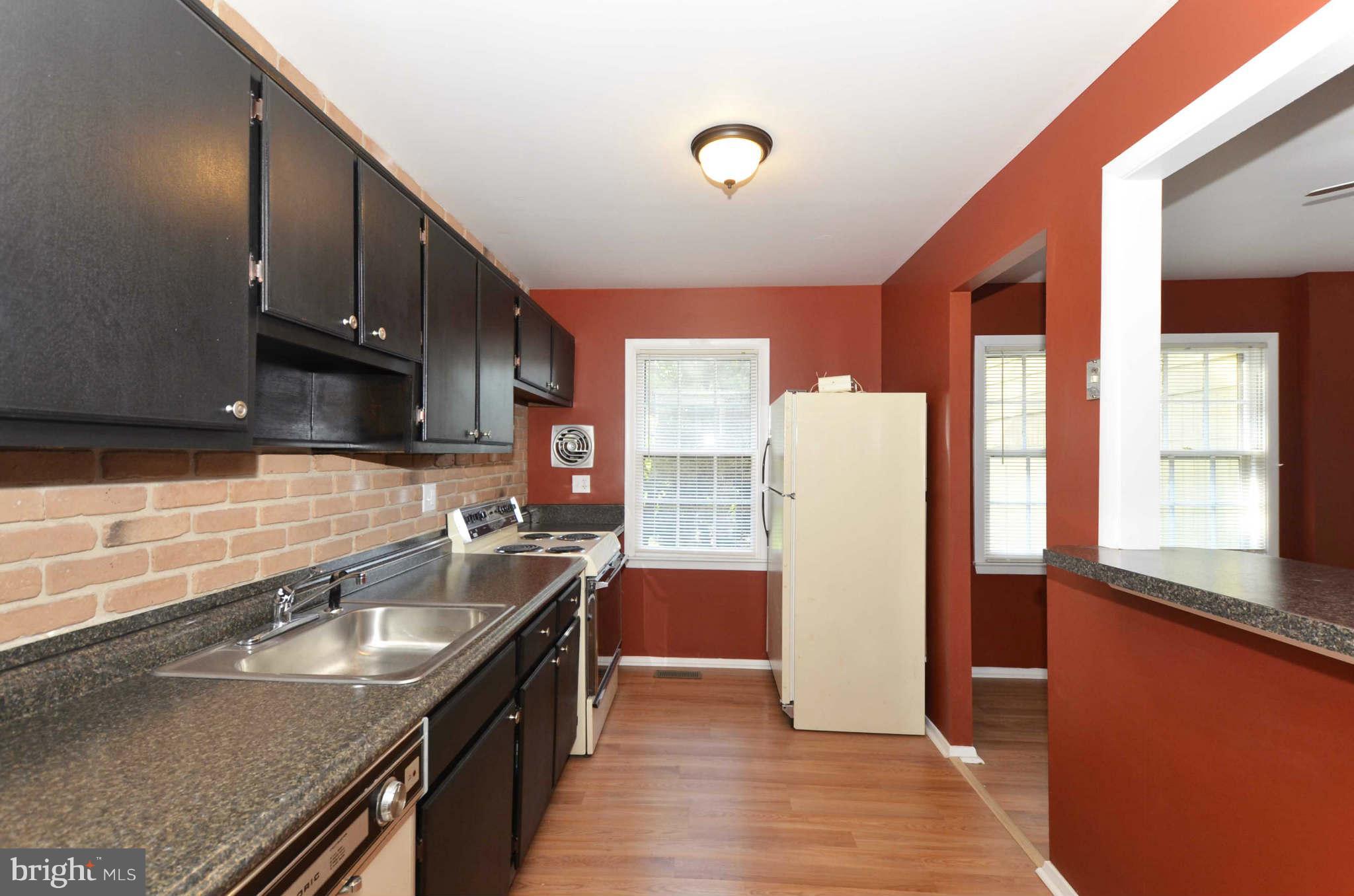 27 Colleton Court Baltimore, MD 21236 - Photo 11 of 30 Kitchen