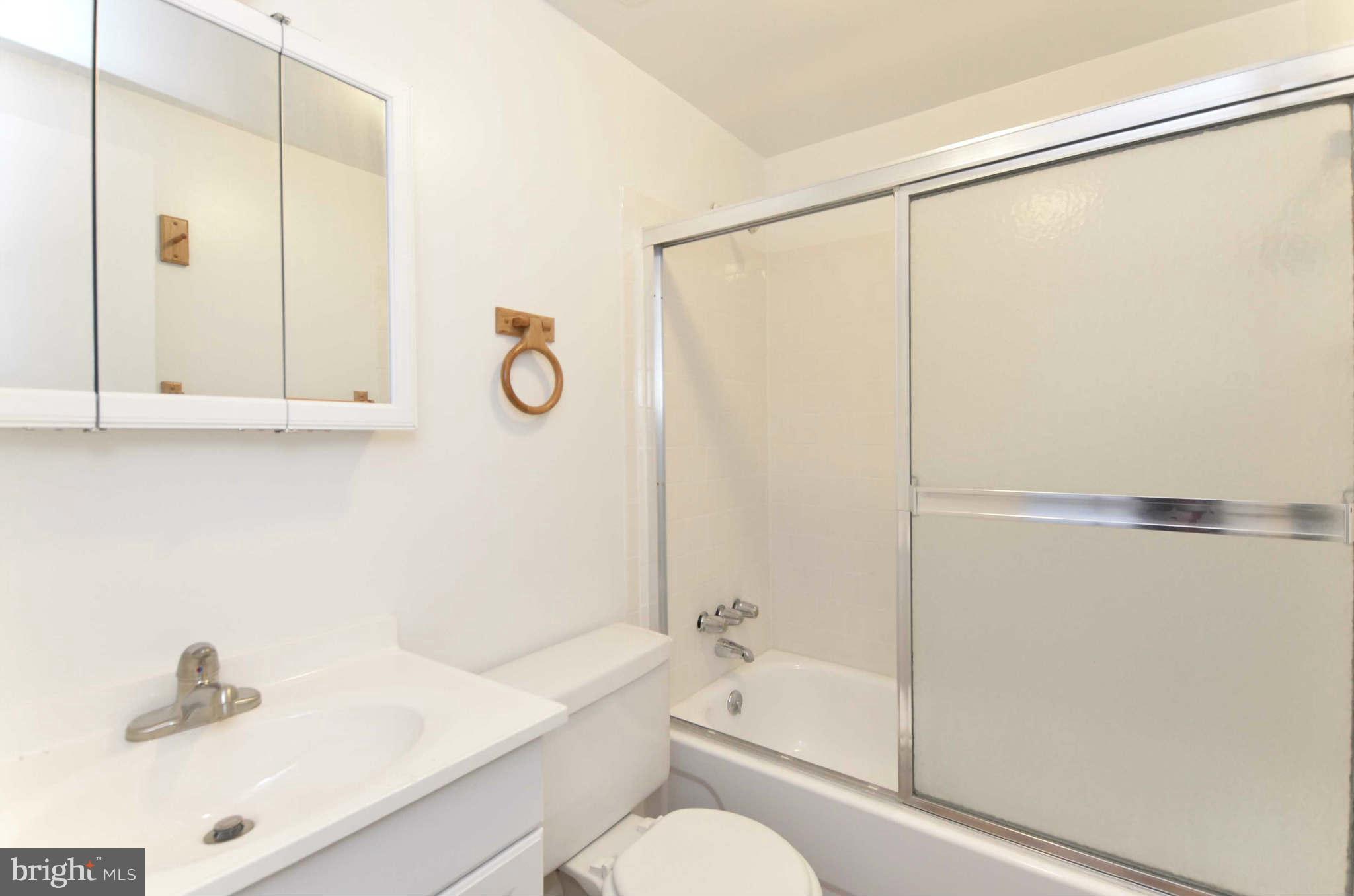 27 Colleton Court Baltimore, MD 21236 - Photo 14 of 30 Bath