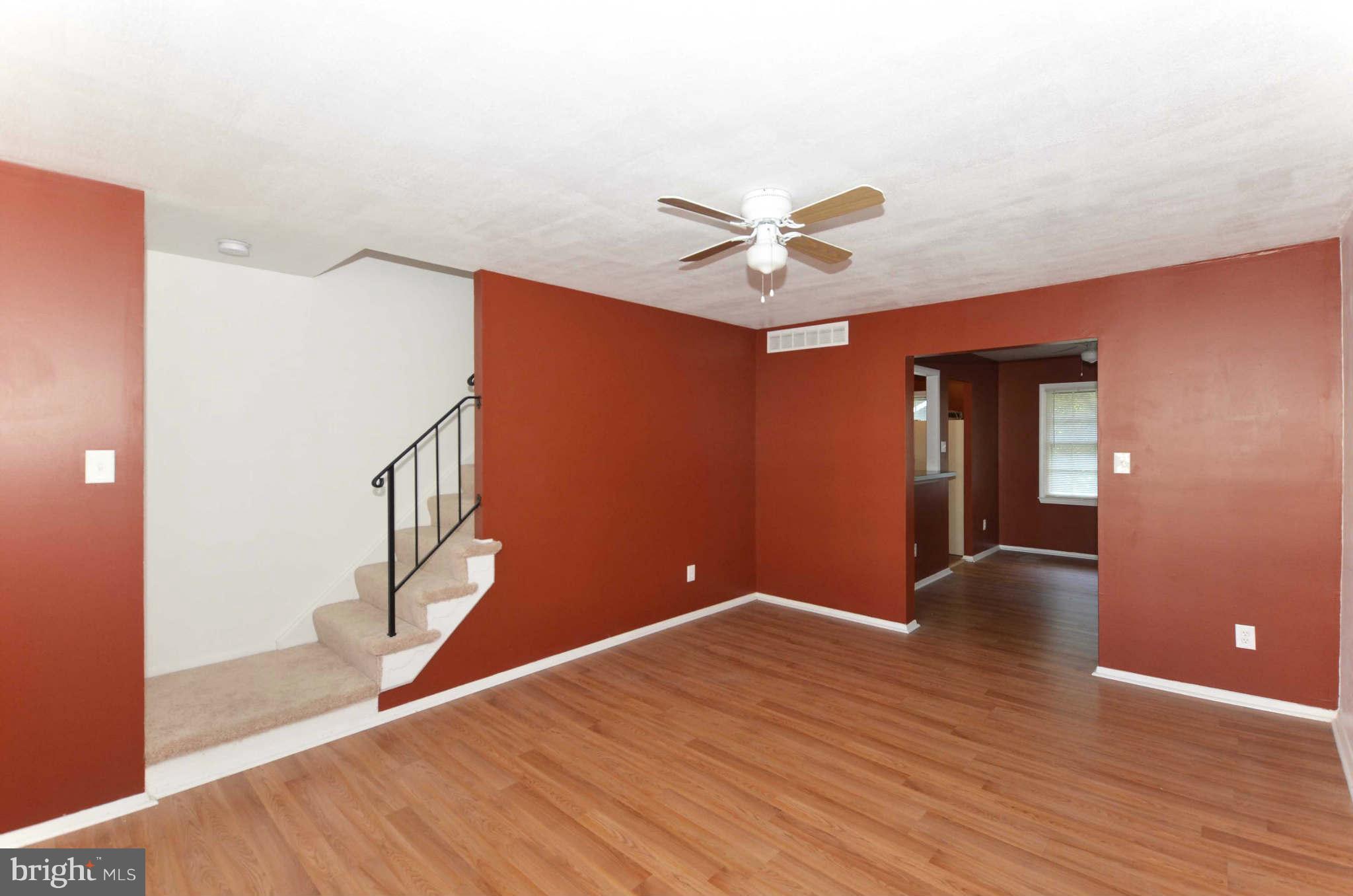 27 Colleton Court Baltimore, MD 21236 - Photo 3 of 30 Living Room