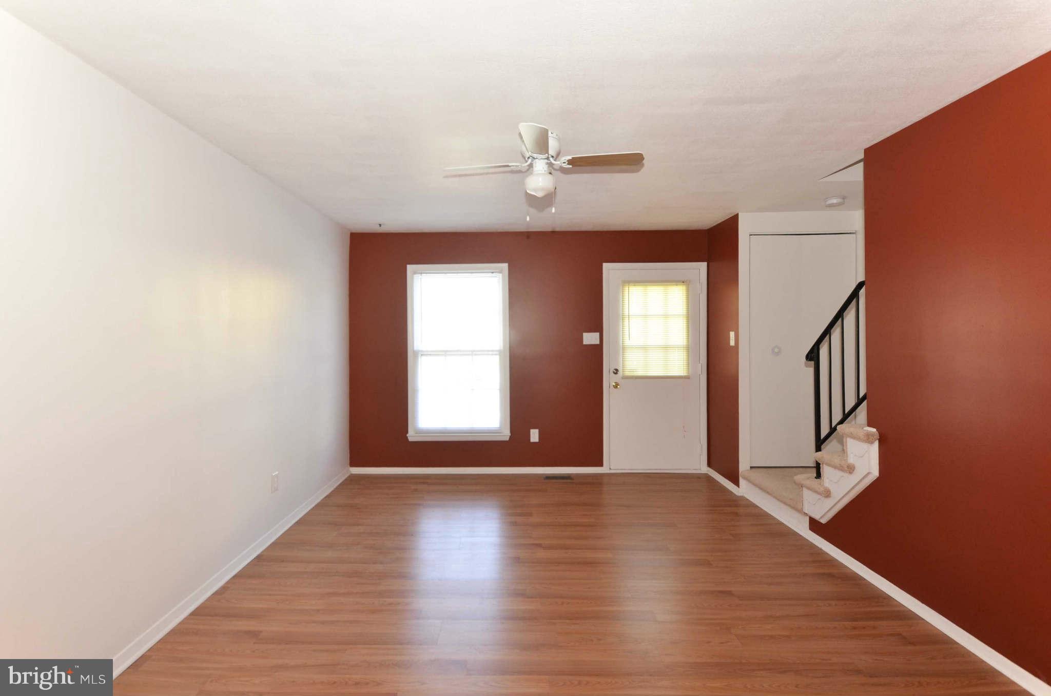 27 Colleton Court Baltimore, MD 21236 - Photo 5 of 30 Living Room