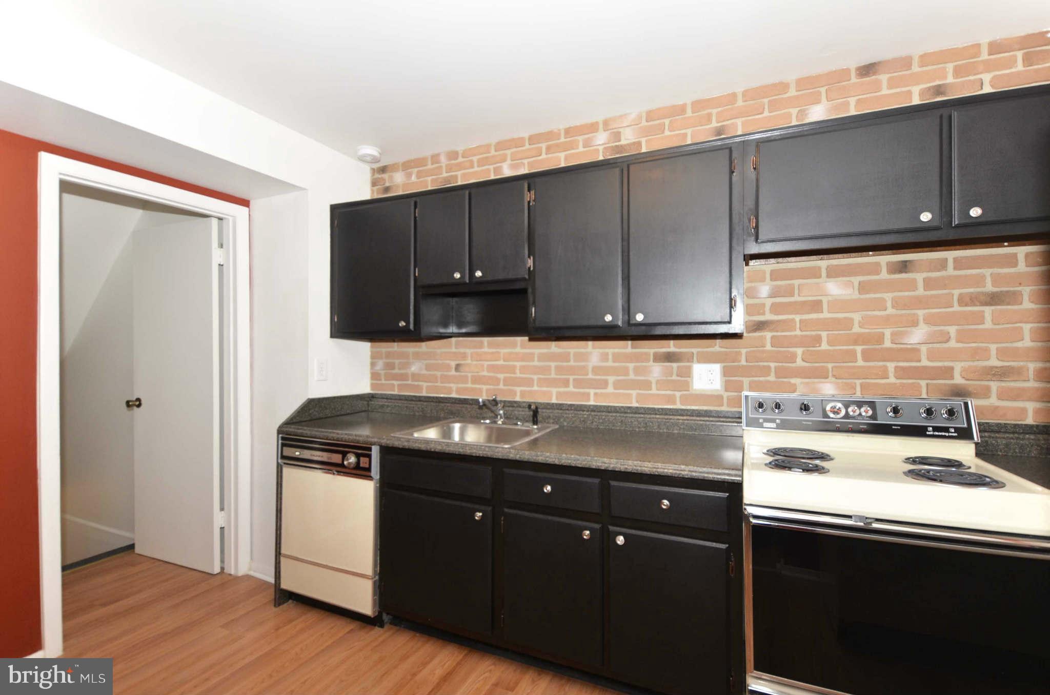 27 Colleton Court Baltimore, MD 21236 - Photo 8 of 30 Kitchen