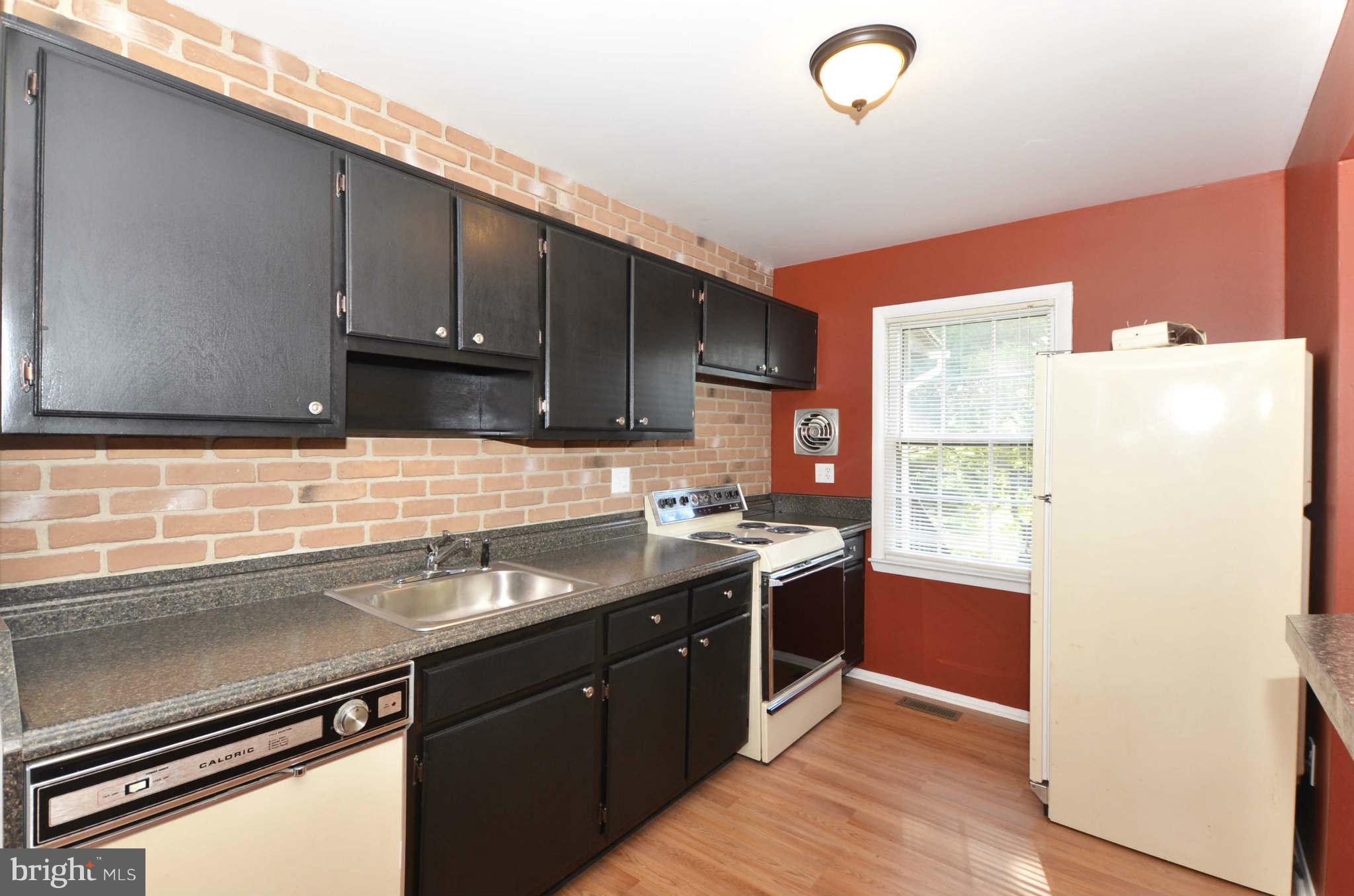 27 Colleton Court Baltimore, MD 21236 - Photo 9 of 30 Kitchen
