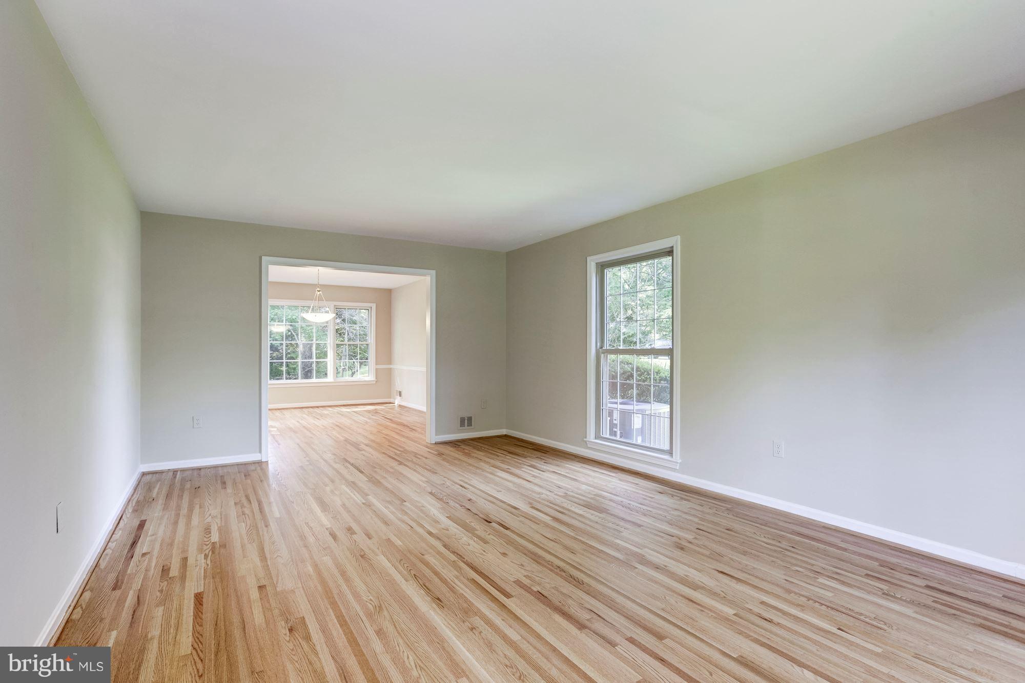 13332 Locksley Lane Silver Spring, MD 20904 - Photo 4 of 30 Living Room