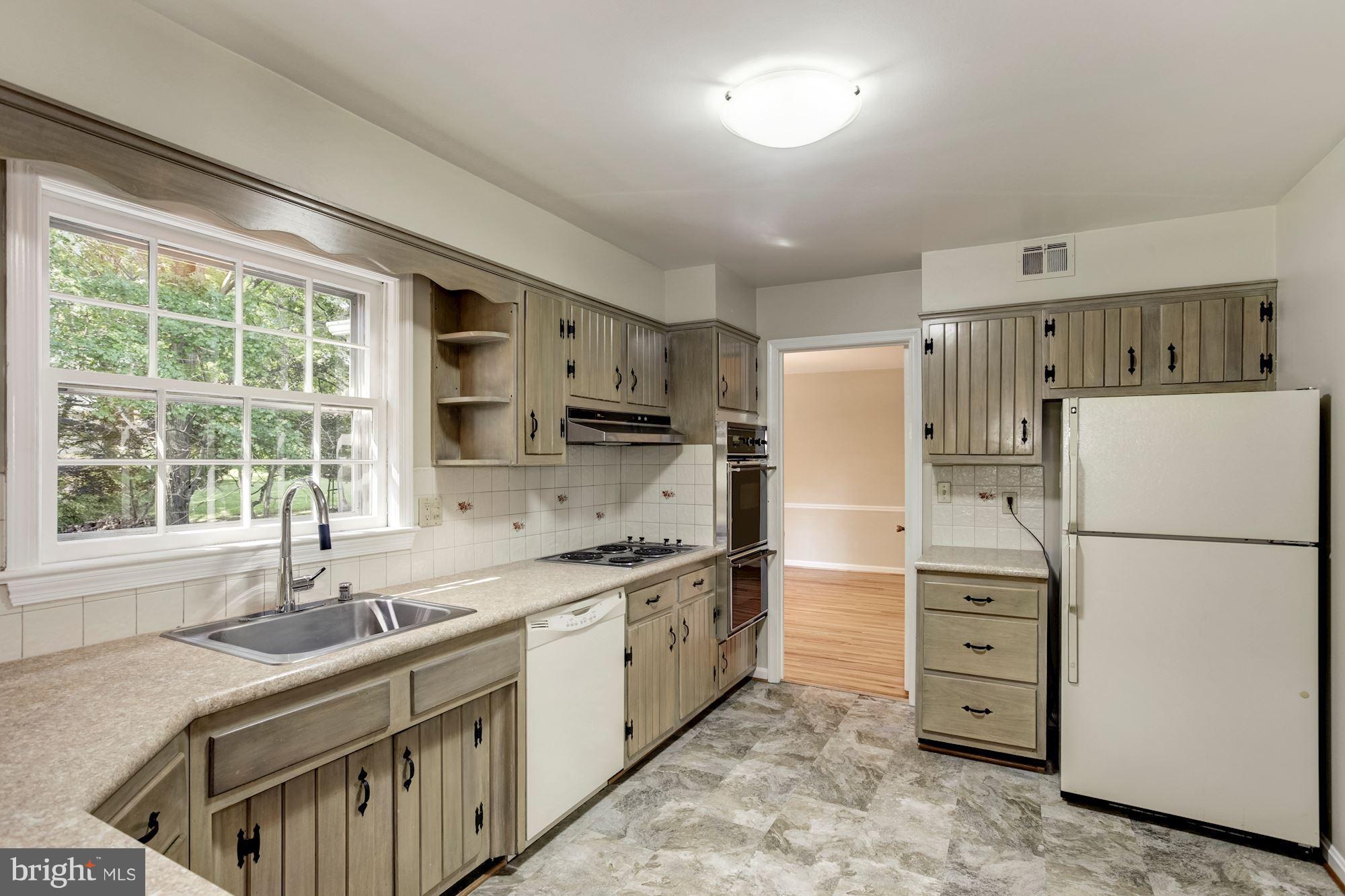 13332 Locksley Lane Silver Spring, MD 20904 - Photo 10 of 30 Kitchen