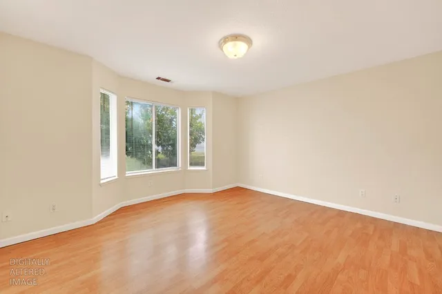 $469,900 | 517 West Tuolumne Road, Turlock, CA 95382