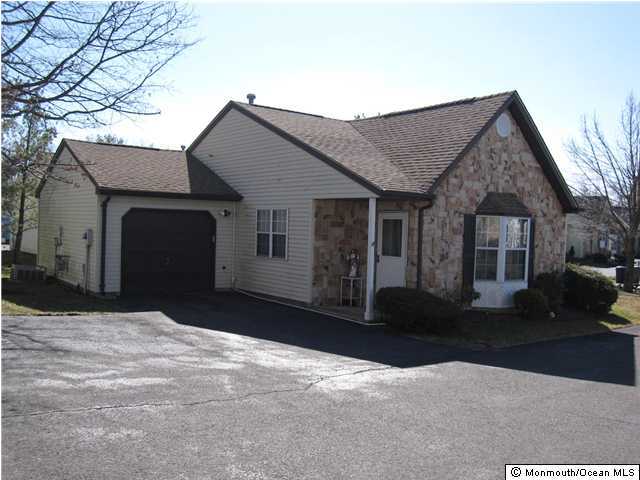 31 Ivy Ridge Close Freehold, NJ 07728 - Photo 1 of 3 Primary Photo
