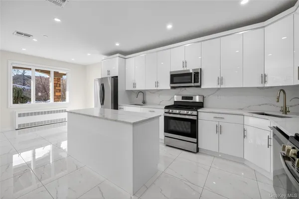 $1,099,000 | 2 Bluefield Drive, Unit 103, Spring Valley, NY 10977