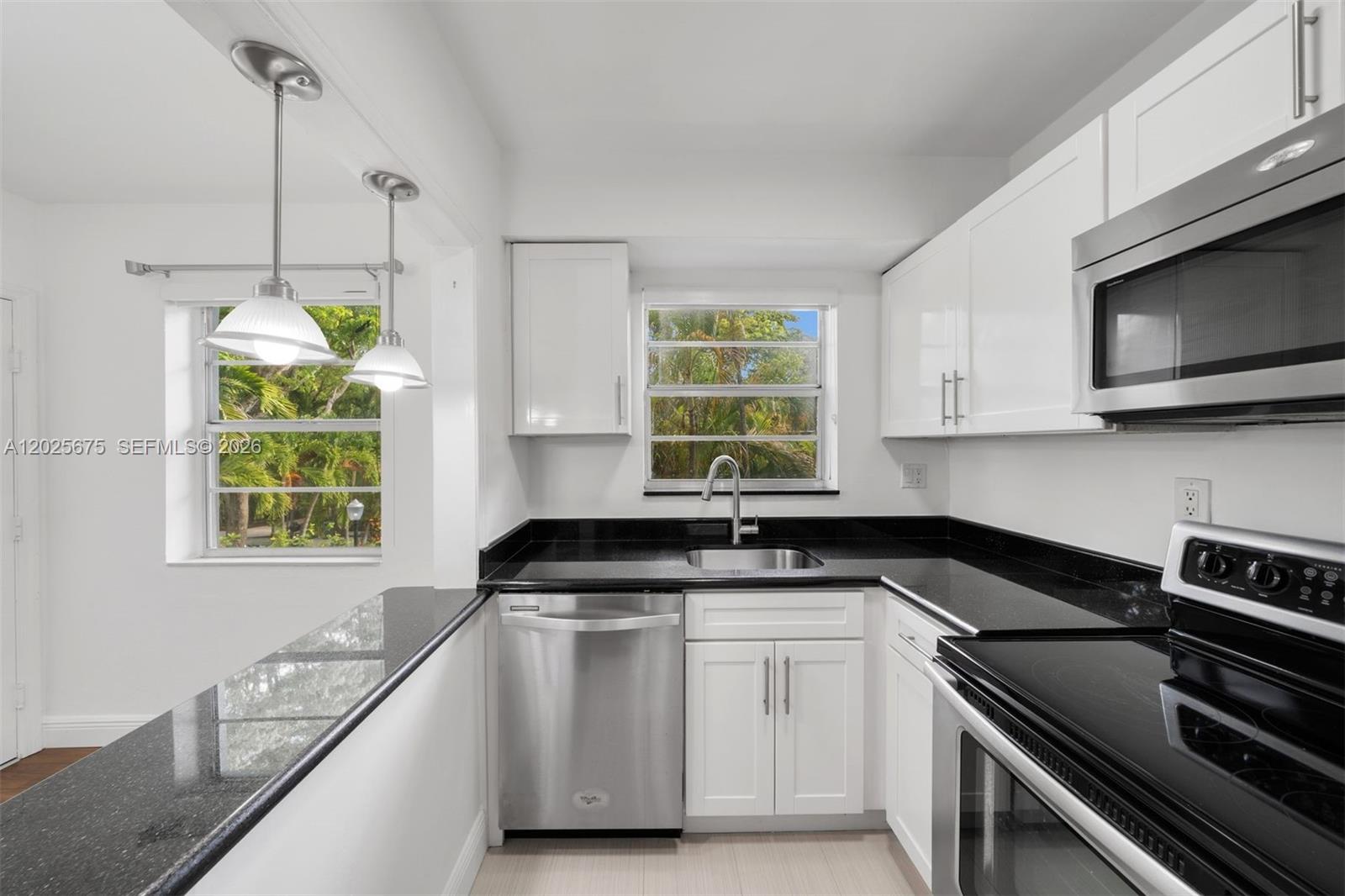 5605 Southwest 80th Street, Unit 10D Miami, FL 33143 - Photo 10 of 43 Updated kitchen w/ snack bar