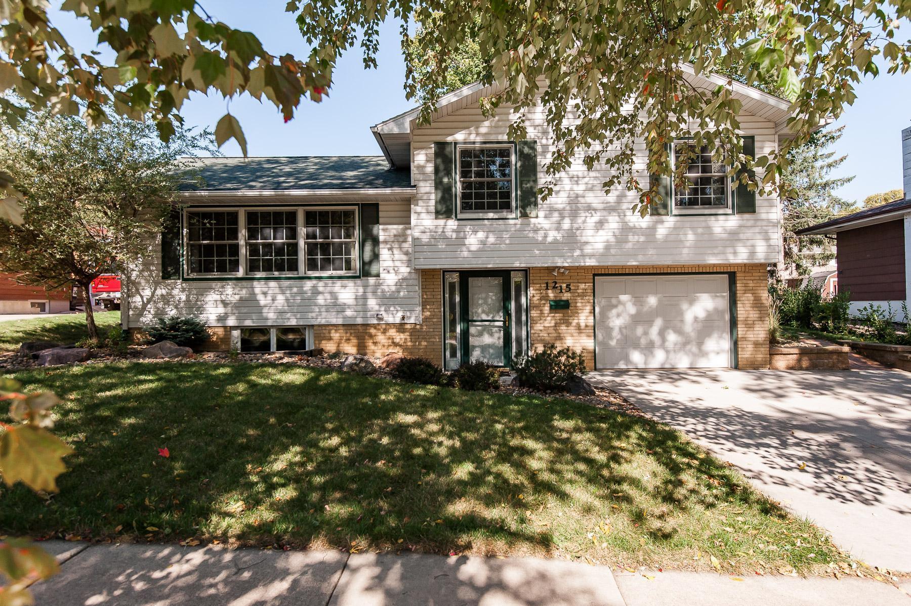 1215 29th Street Northwest Rochester, MN 55901 - Photo 2 of 26