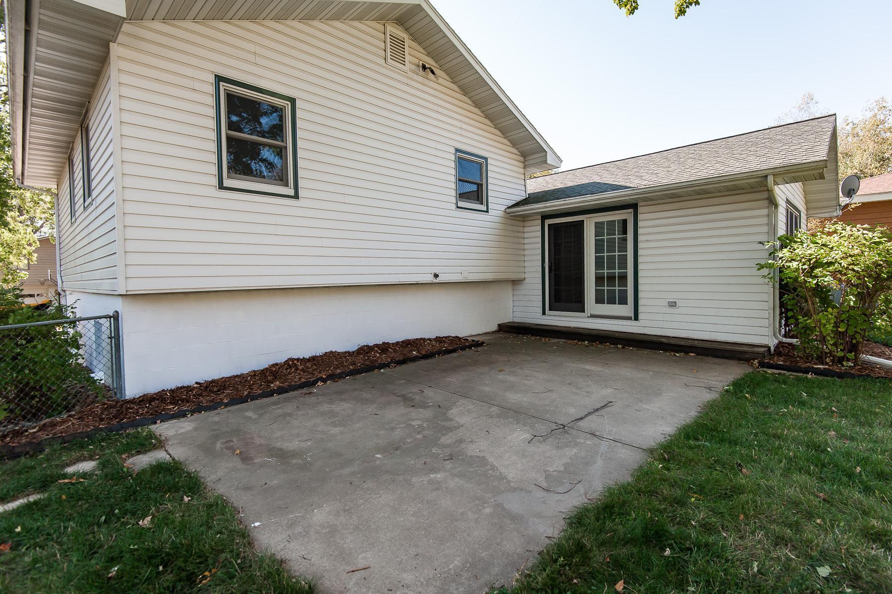 1215 29th Street Northwest Rochester, MN 55901 - Photo 4 of 26