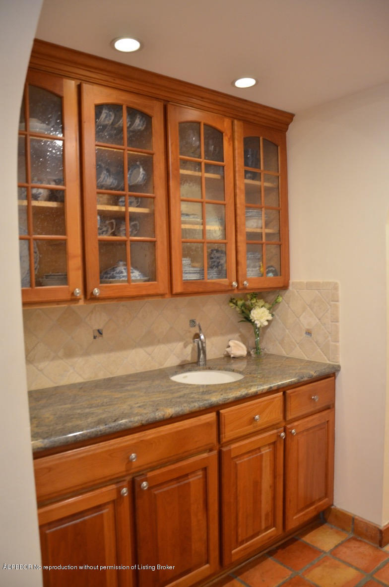 266 Granada Road West Palm Beach, FL 33401 - Photo 14 of 49 15 Butlers Pantry