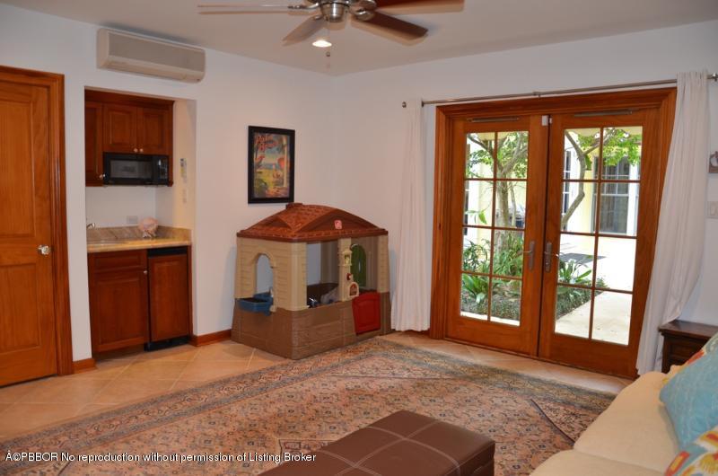 266 Granada Road West Palm Beach, FL 33401 - Photo 29 of 49 29 Guest Cottage Living Room