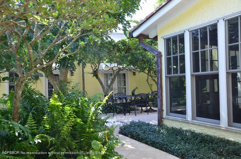266 Granada Road West Palm Beach, FL 33401 - Photo 43 of 49 43 Patio