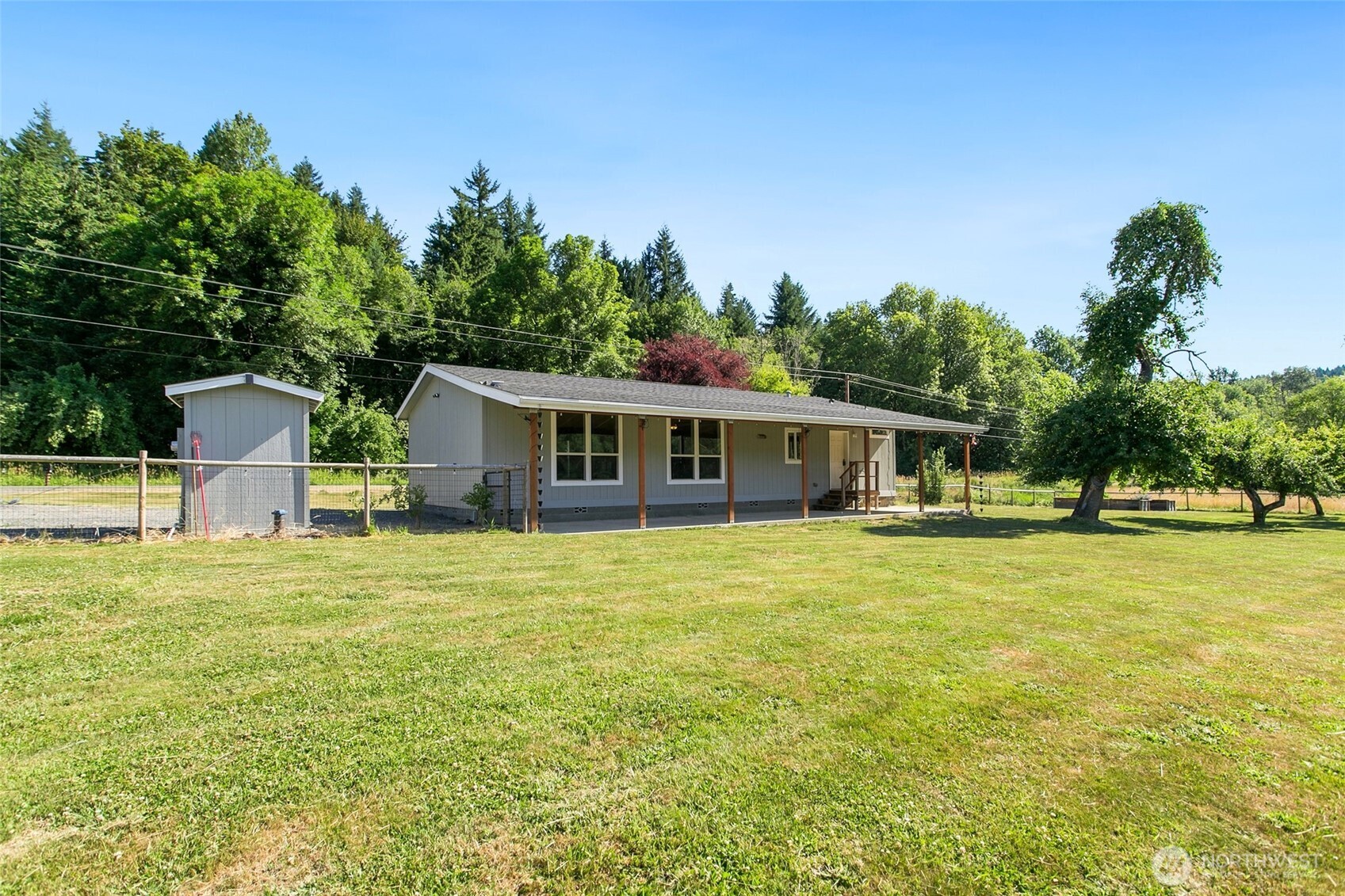 492 Coal Creek Road Chehalis, WA 98532 - Photo 25 of 38 a backyard of a house with table and chairs