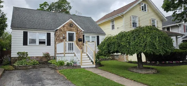 $179,900 | 39 Grove Avenue, Lockport City, NY 14094
