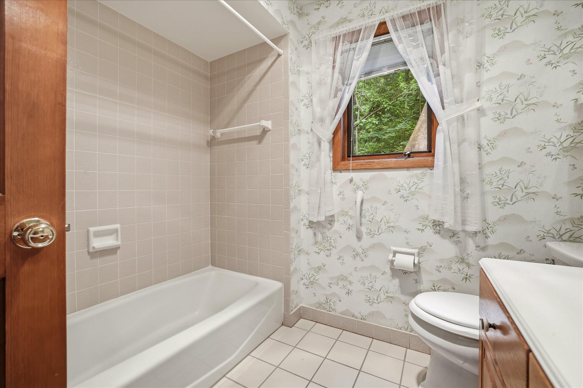 790 Garrison Court Delafield, WI 53018 - Photo 27 of 37 36-025_BCAM1317