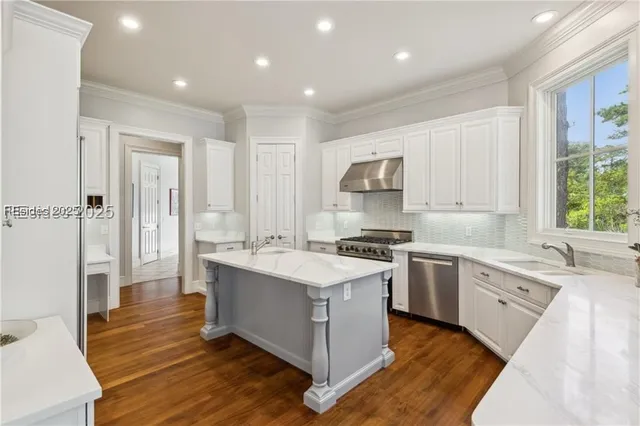 $2,170,000 | 6 Brenton Court, Bluffton, SC 29910