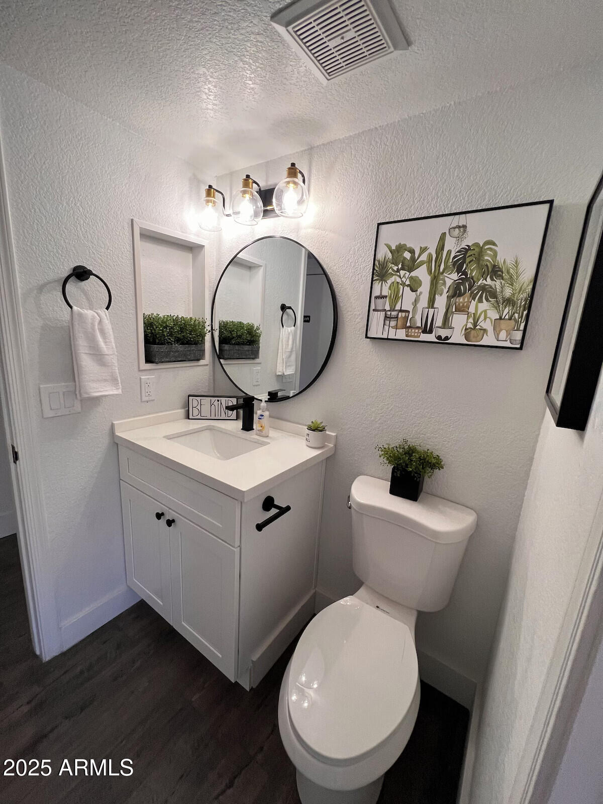 8322 West McLellan Road Glendale, AZ 85305 - Photo 18 of 30 a bathroom with a toilet sink and mirror