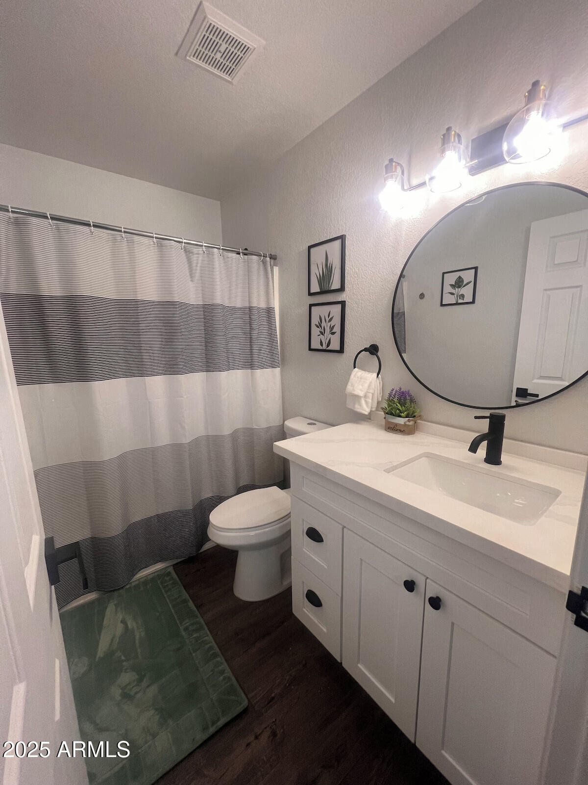 8322 West McLellan Road Glendale, AZ 85305 - Photo 21 of 30 a bathroom with a toilet sink and mirror