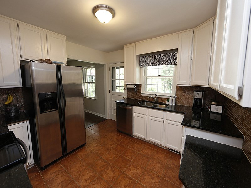 5321 Montclair Drive Raleigh, NC 27609 - Photo 5 of 15 Kitchen
