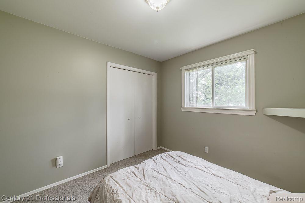 8119 Fenton Road Grand Blanc, MI 48439 - Photo 12 of 33