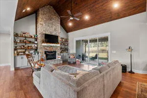 $899,900 | 521 Horns Creek Road, Old Fort, TN 37362